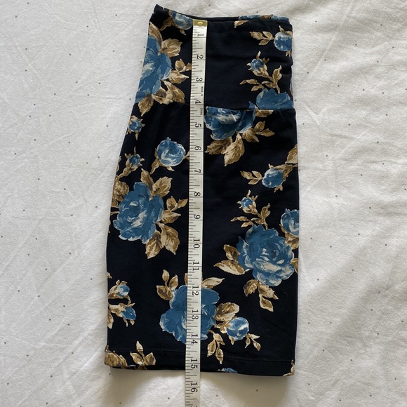 Aritzia Talula. Mini skirt. Sz M - Picture 2 of 2